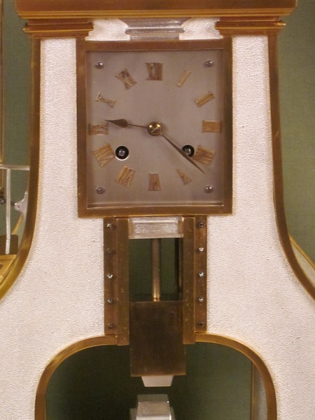 Guilmet clock based on the steam hammer