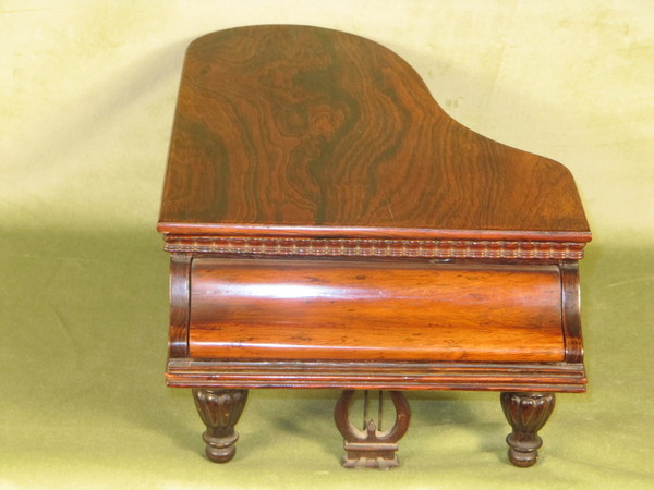 Miniature rosewood necessaire in form of a grande piano, with music box