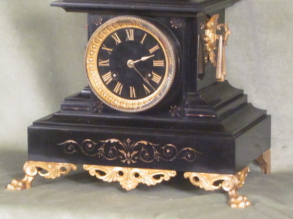 Guilmet mystery clock with pendulum swinging without any obvious impulse