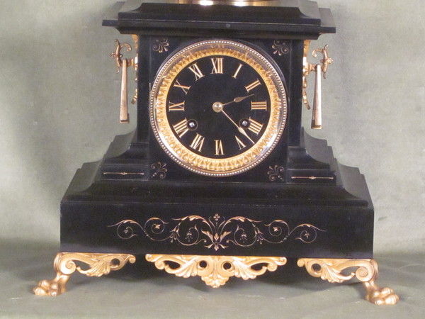 Guilmet mystery clock with pendulum swinging without any obvious impulse